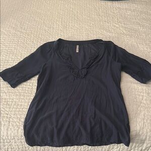 🌿Old Navy, Women's ruffle sleeve and neck, Navy Top, size S🌿